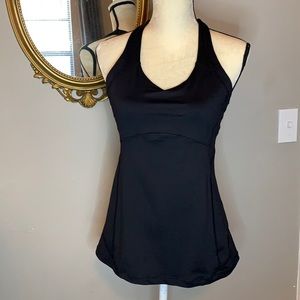 Lululemon work out tank with shelf bra.